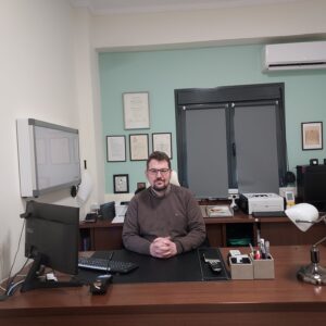 γραφείο σερρών με τον ιατρό
